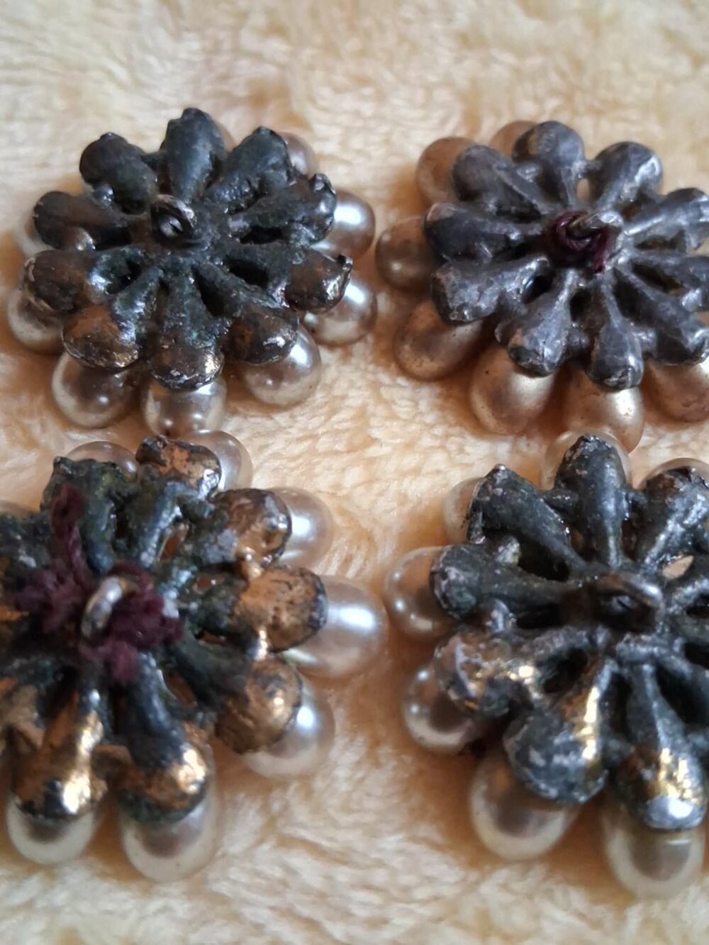 VINTAGE FLOWER BUTTONS-SET OF 4 - Picture 3 of 3